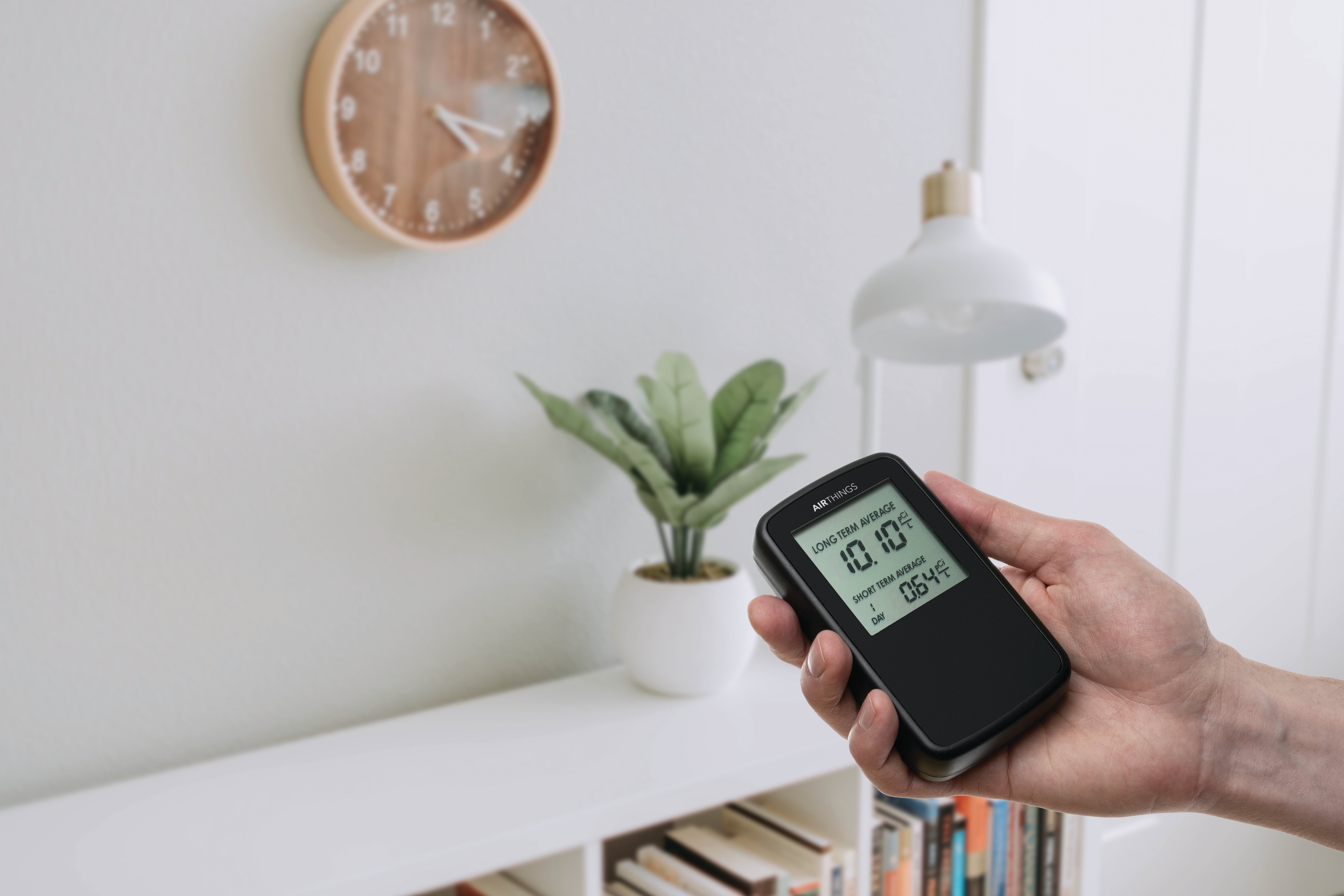 home-handheld-lifetyle-US-Black edition