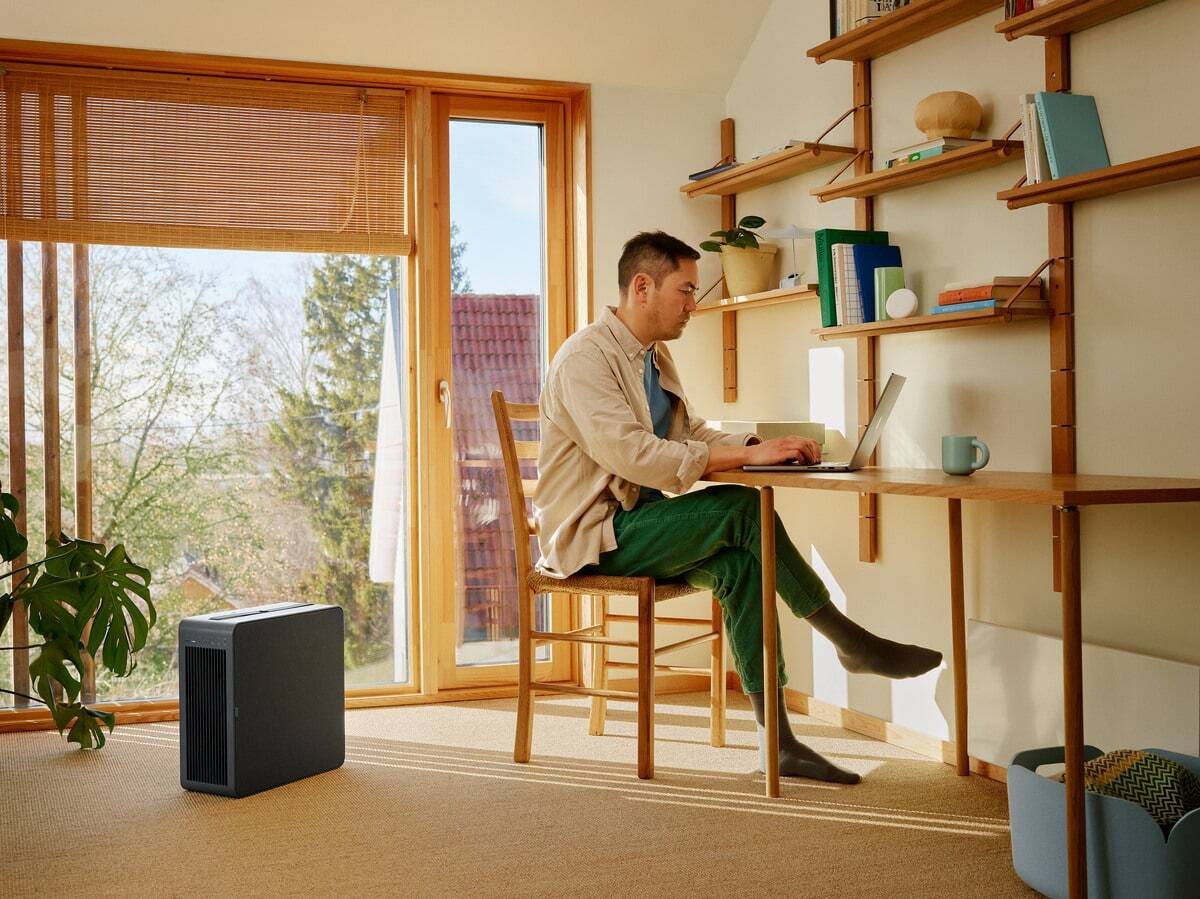 Airthings Renew smart HEPA air purifier for clean indoor air